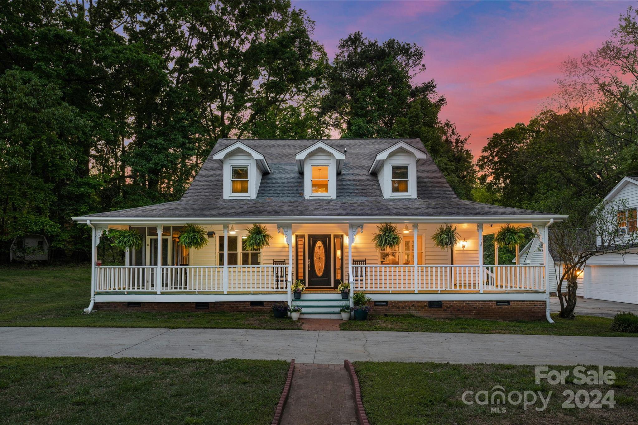 Photo one of 6600 Providence Rd Charlotte NC 28226 | MLS 4128172