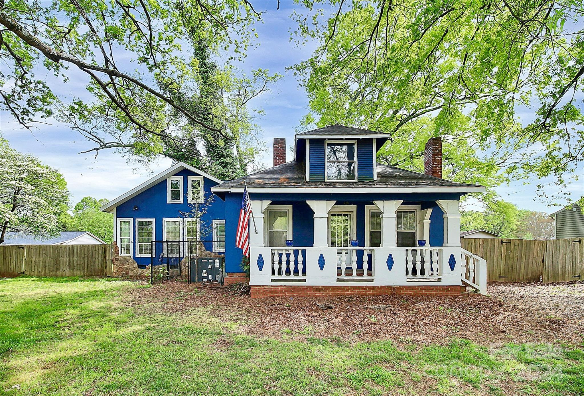 Photo one of 3424 Nevin Rd Charlotte NC 28269 | MLS 4128434