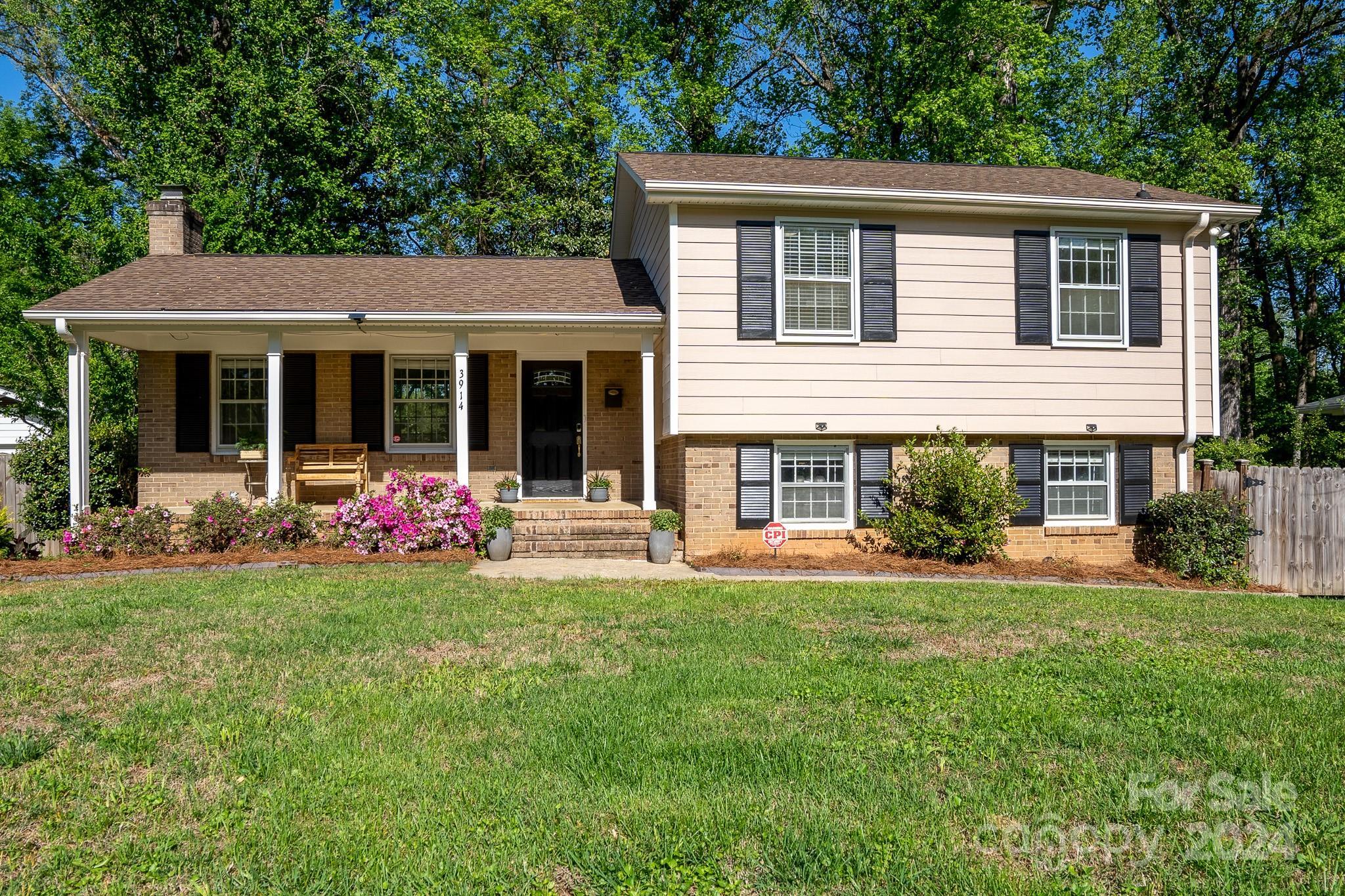 Photo one of 3914 Sussex Ave Charlotte NC 28210 | MLS 4128463
