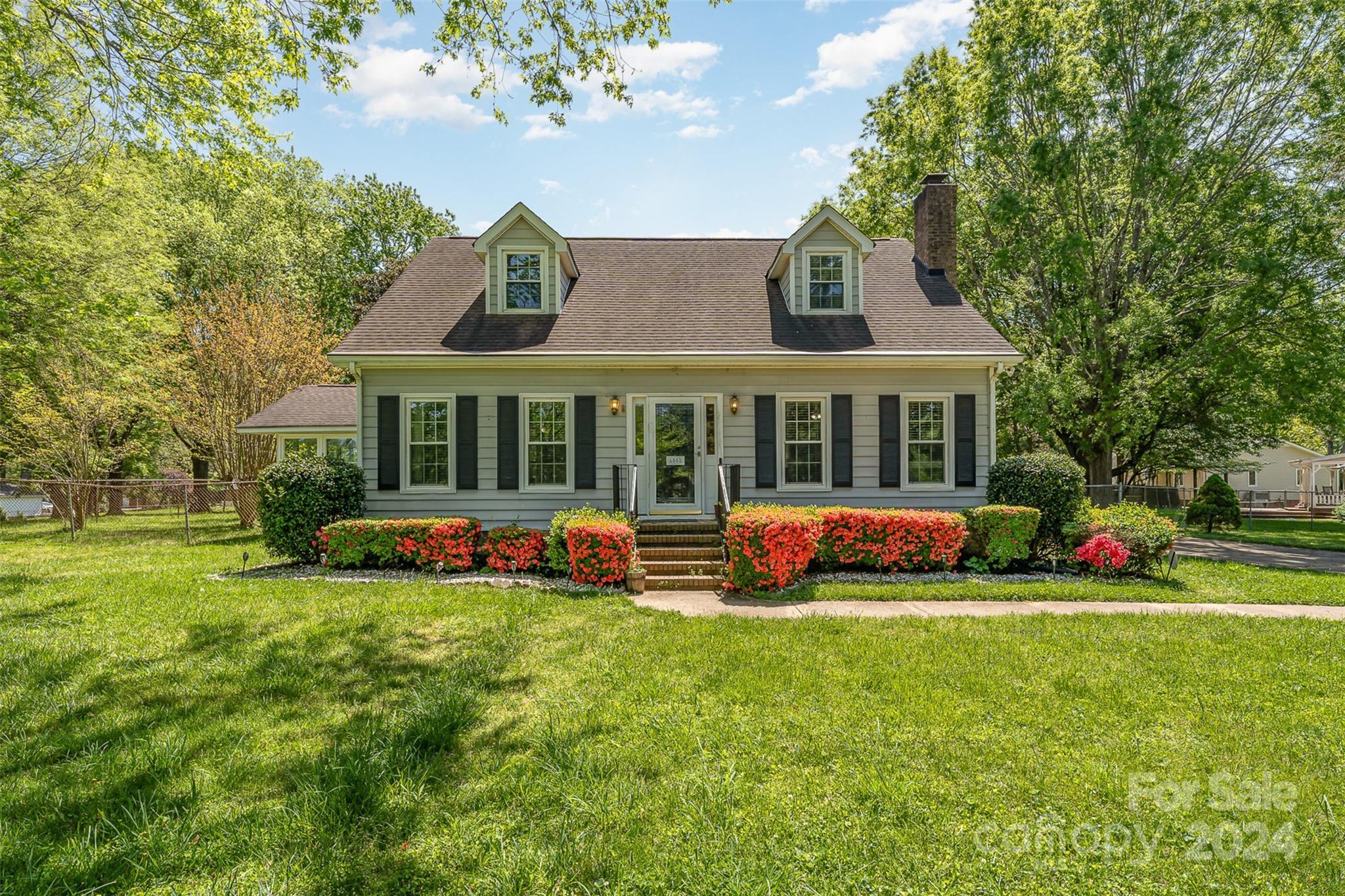 Photo one of 6008 Mallard Dr Charlotte NC 28227 | MLS 4128742