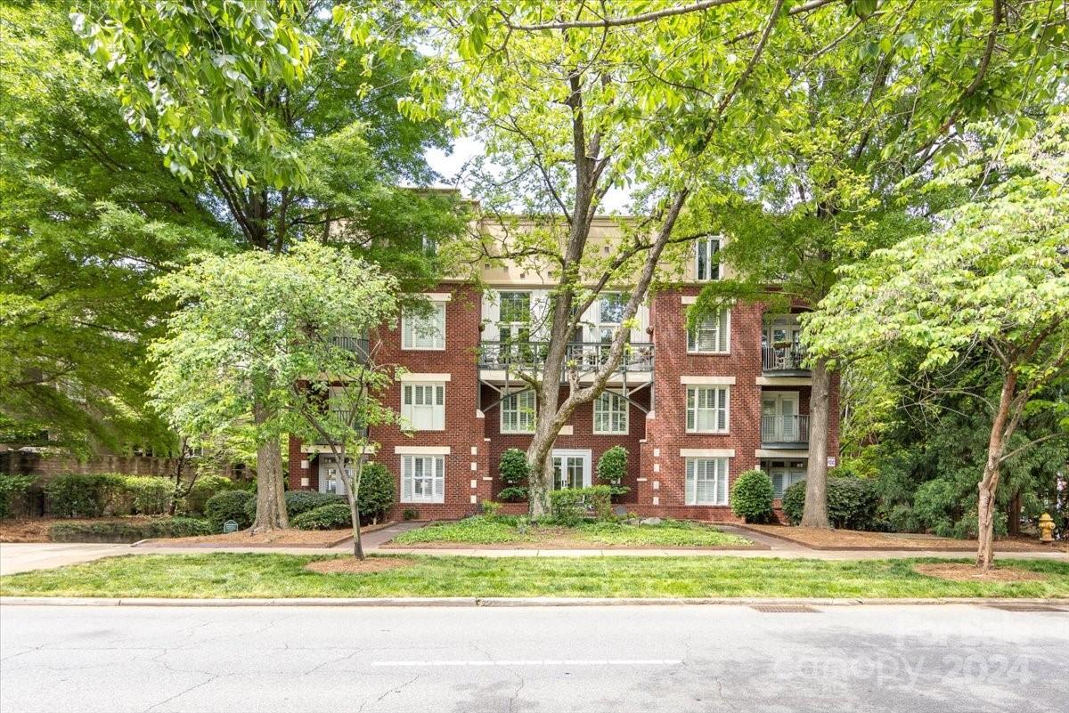 Photo one of 416 Queens Rd # 12 Charlotte NC 28207 | MLS 4129051