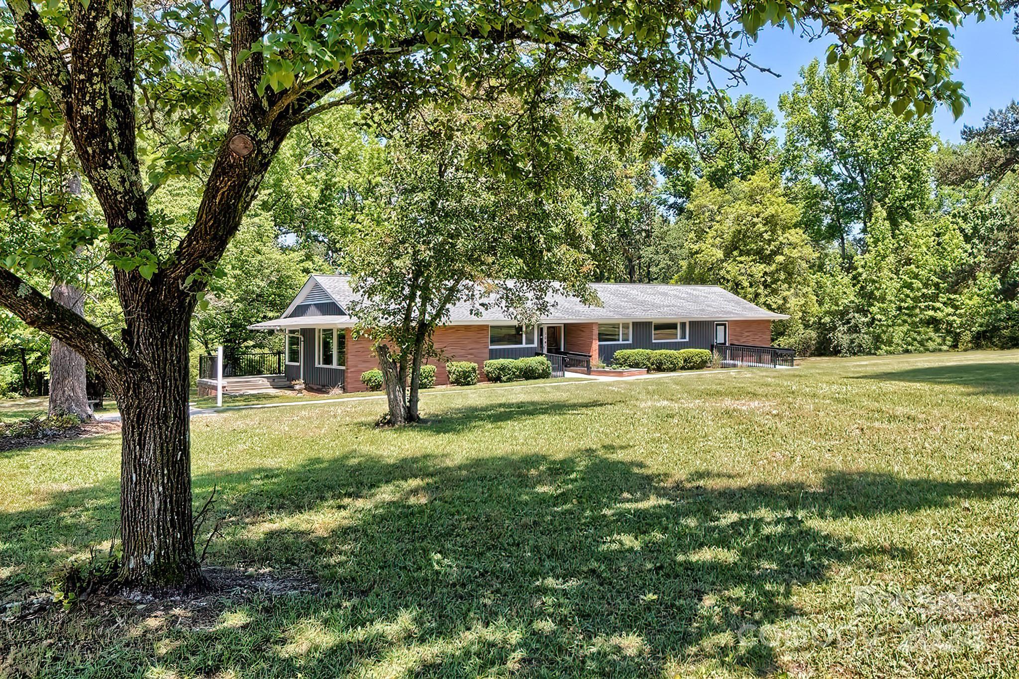 Photo one of 104 Park Dr Kershaw SC 29067 | MLS 4129485