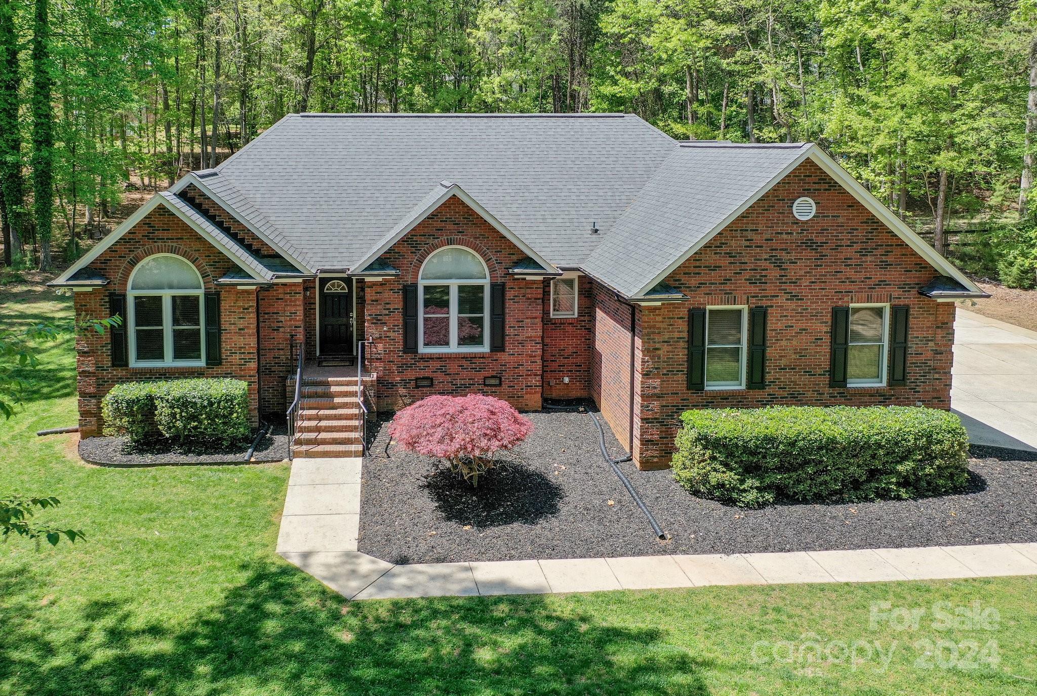 Photo one of 818 Kemp Rd Mooresville NC 28117 | MLS 4129563