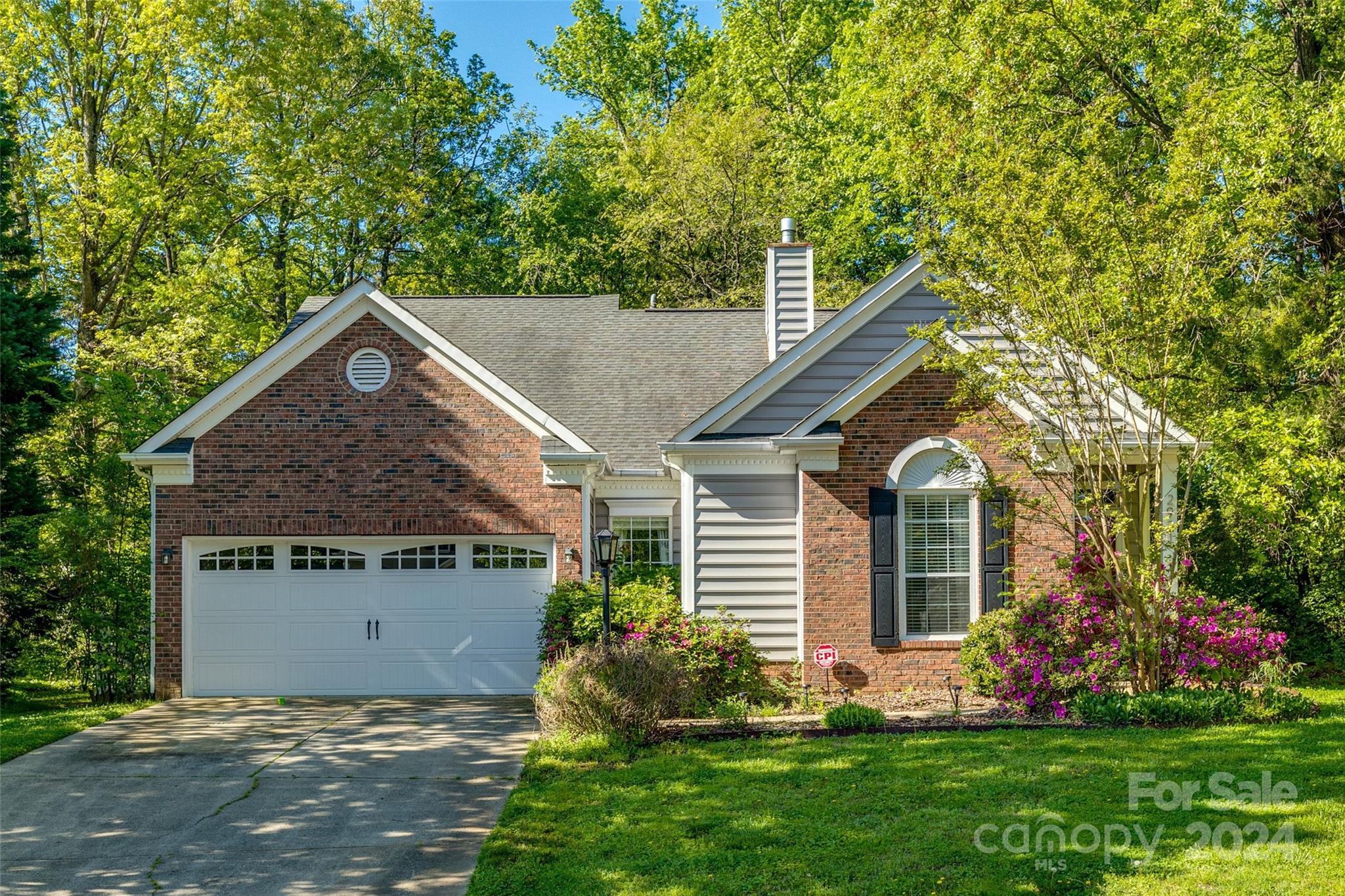 Photo one of 2931 Canary Ct Charlotte NC 28269 | MLS 4129652