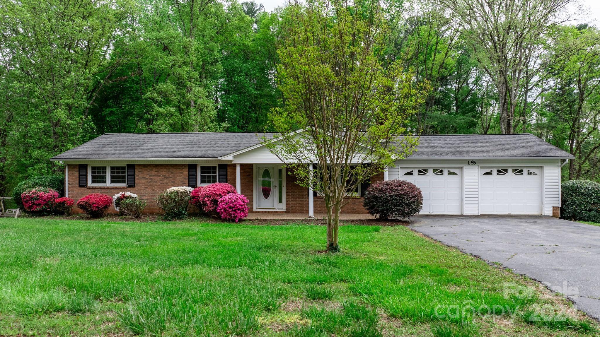 Photo one of 153 Lakemont Park Rd Hickory NC 28601 | MLS 4129676