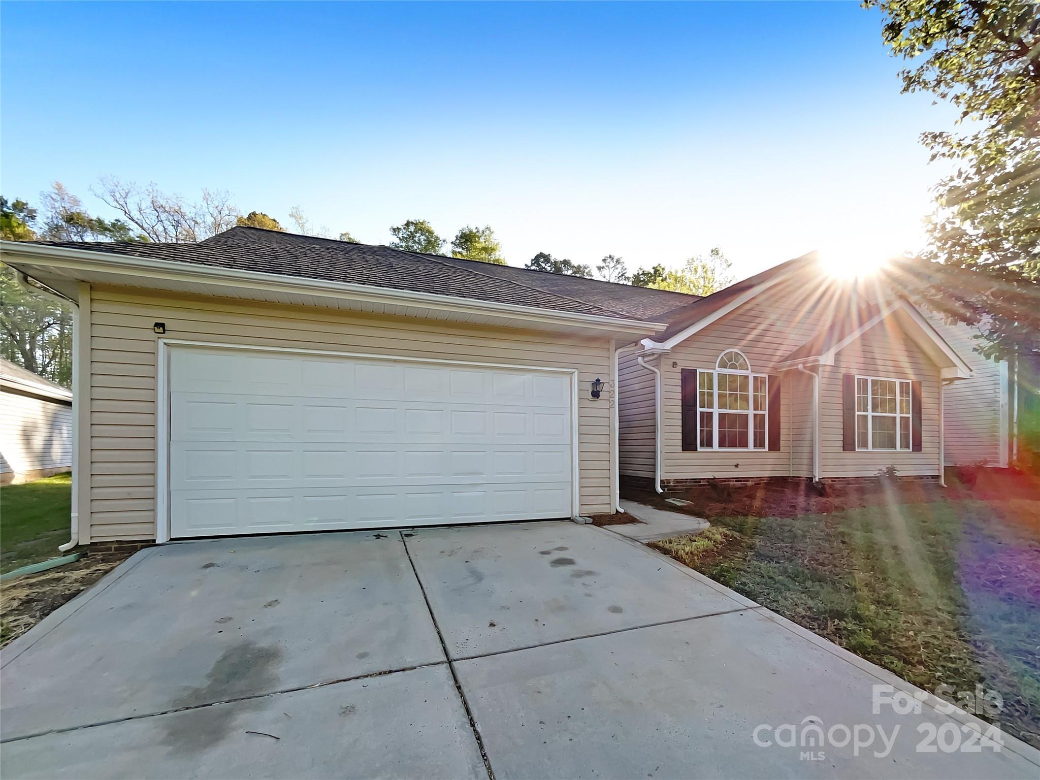 Photo one of 322 Long Creek Pkwy Charlotte NC 28214 | MLS 4129705