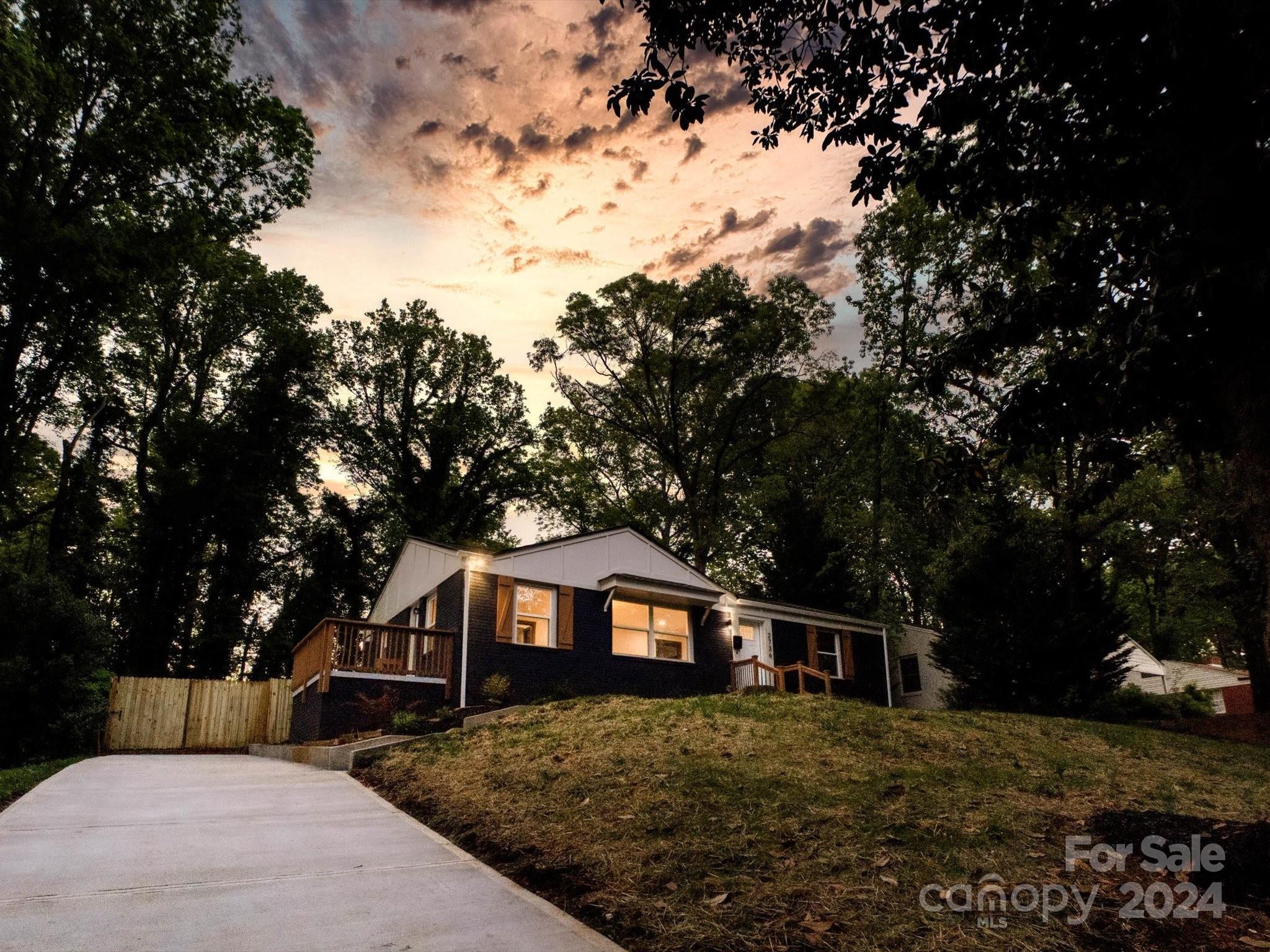 Photo one of 2736 Royston Rd Charlotte NC 28208 | MLS 4129798