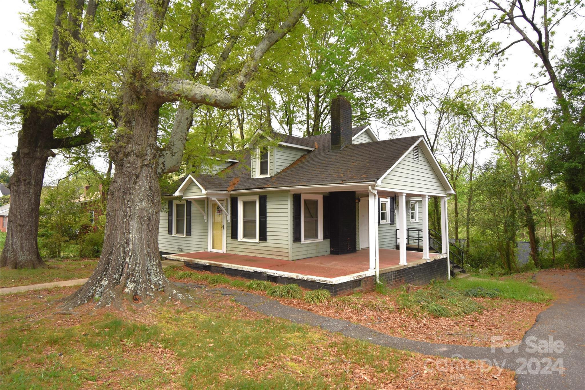 Photo one of 328 11Th Sw St Hickory NC 28602 | MLS 4130229