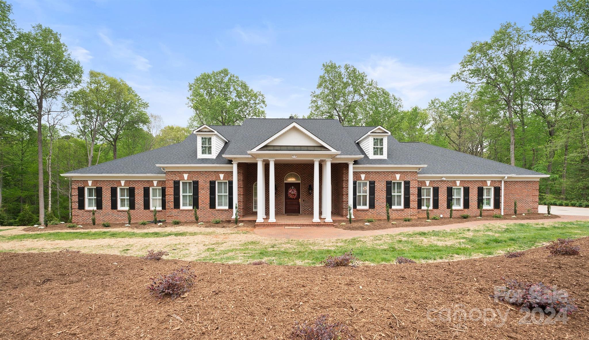 Photo one of 4042 4Th St Nw Ln Hickory NC 28601 | MLS 4130275