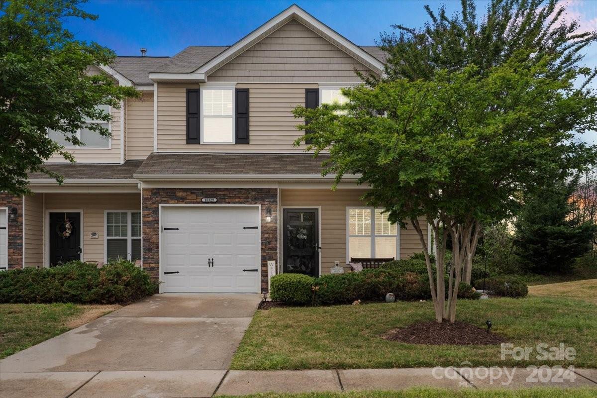 Photo one of 10329 Bunclody Dr Charlotte NC 28213 | MLS 4130397