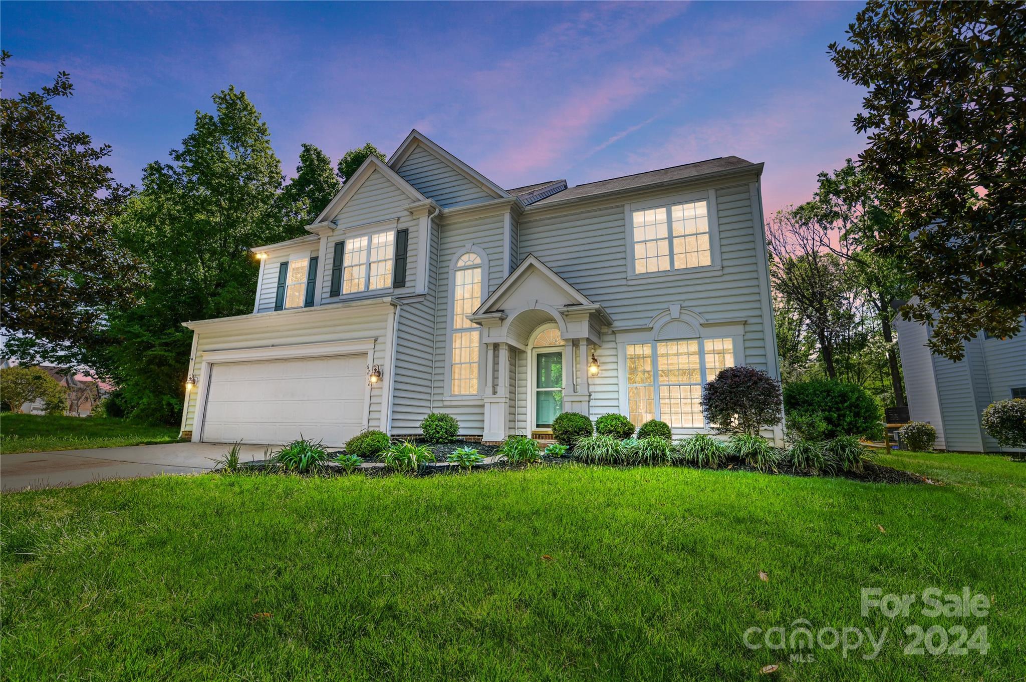 Photo one of 6212 Downfield Wood Dr Charlotte NC 28269 | MLS 4130719