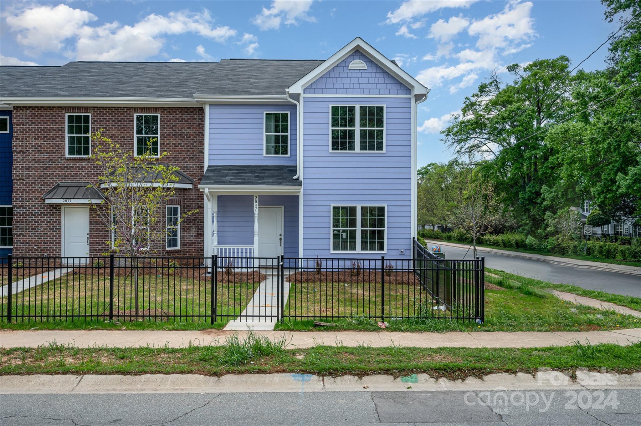 Photo one of 2037 Catherine Simmons Ave Charlotte NC 28216 | MLS 4130910