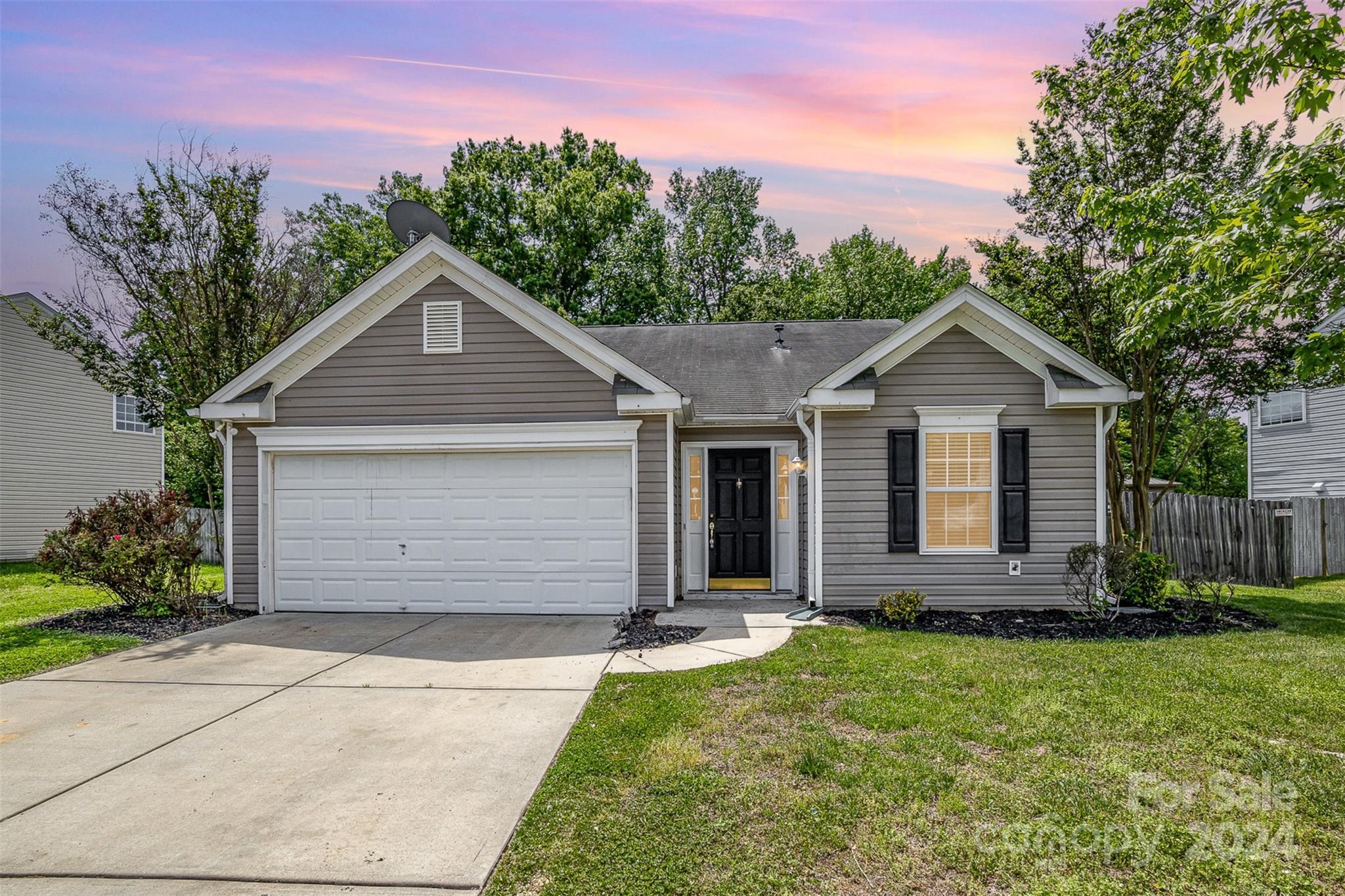 Photo one of 3805 Edgeview Dr Indian Trail NC 28079 | MLS 4131376