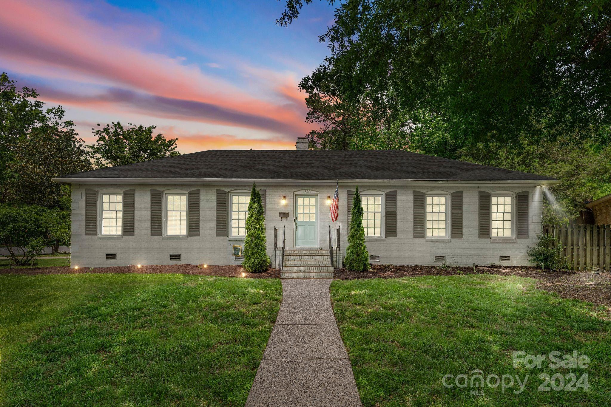Photo one of 1322 Erinshire Rd Charlotte NC 28211 | MLS 4131682