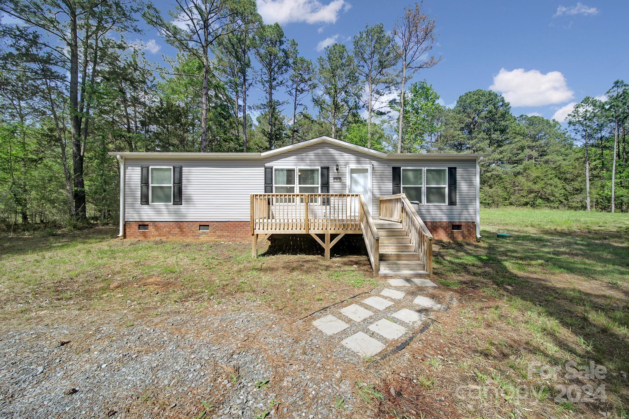 Photo one of 5946 Shirley Rd Fort Lawn SC 29714 | MLS 4131685