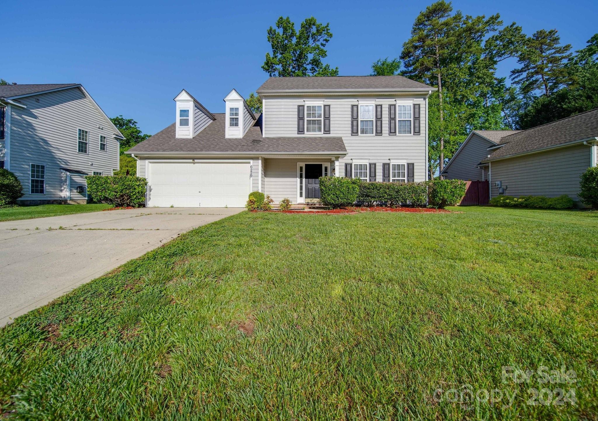 Photo one of 6229 Red Clover Ln Charlotte NC 28269 | MLS 4132122