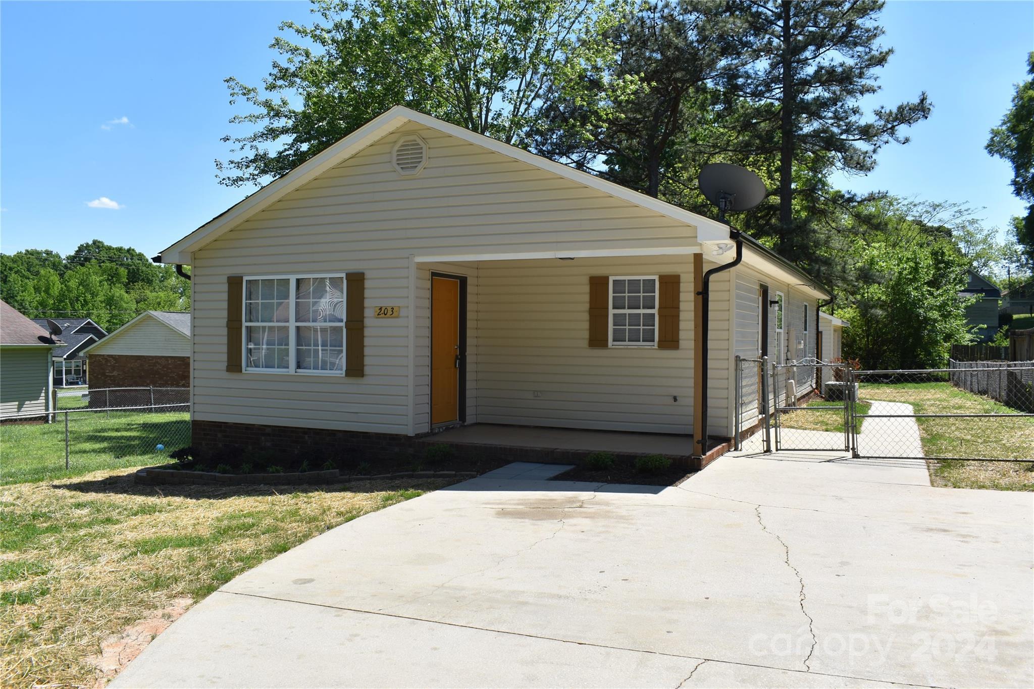 Photo one of 203 W Lee Ave Bessemer City NC 28016 | MLS 4133456