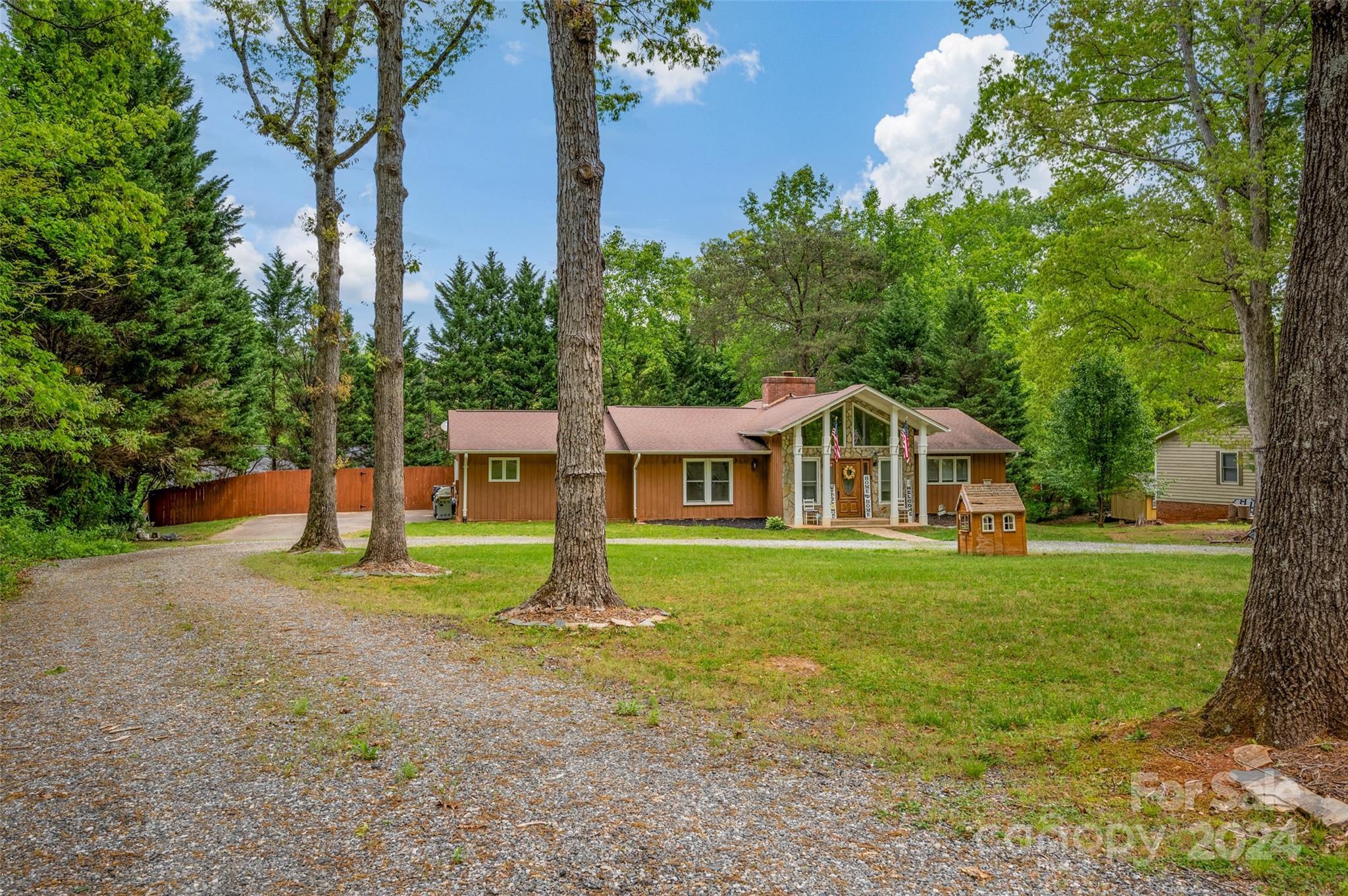 Photo one of 9411 Indian Hills St Hickory NC 28601 | MLS 4133803