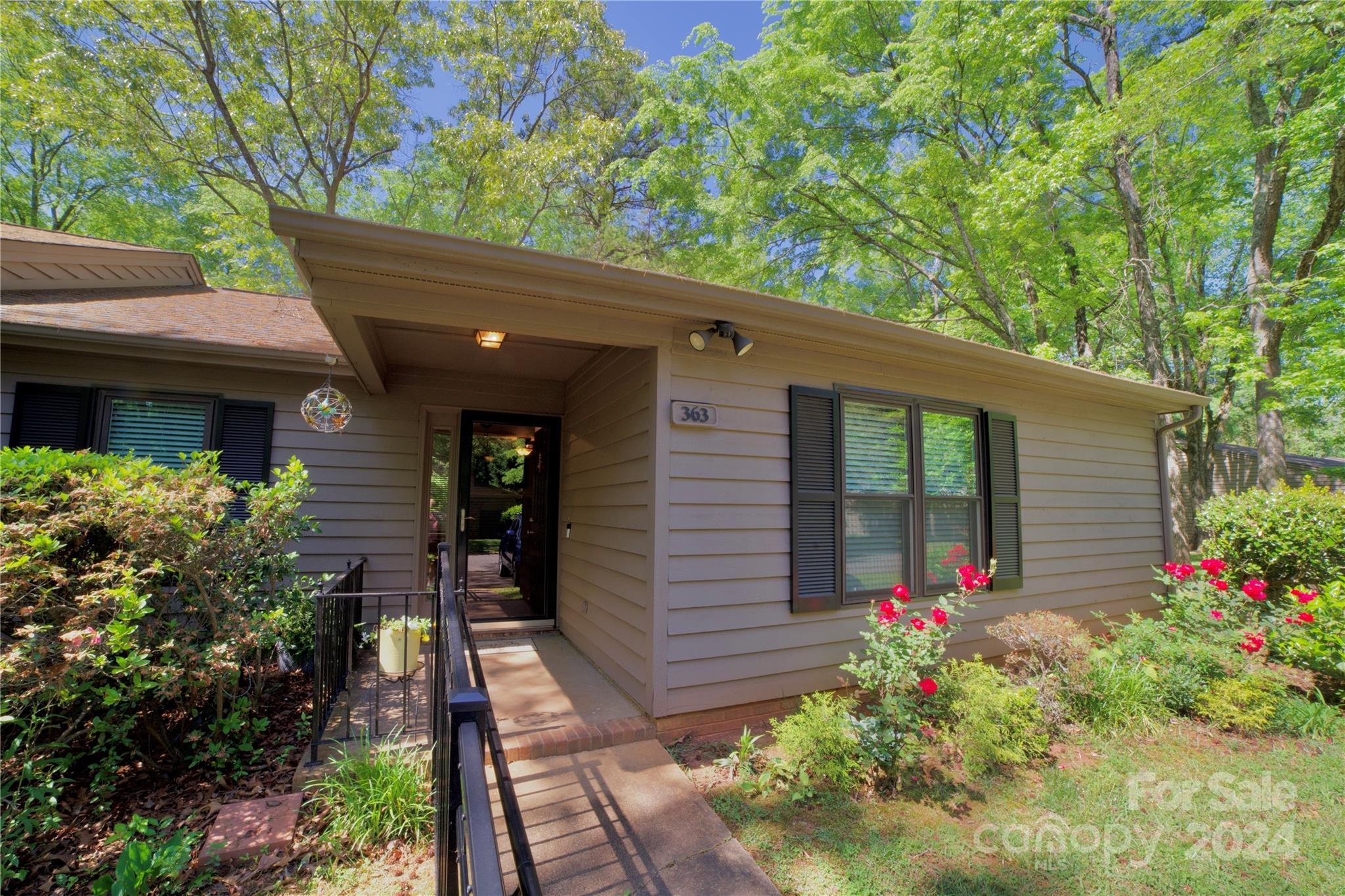 Photo one of 363 Sweetgum Dr Fort Mill SC 29715 | MLS 4133850