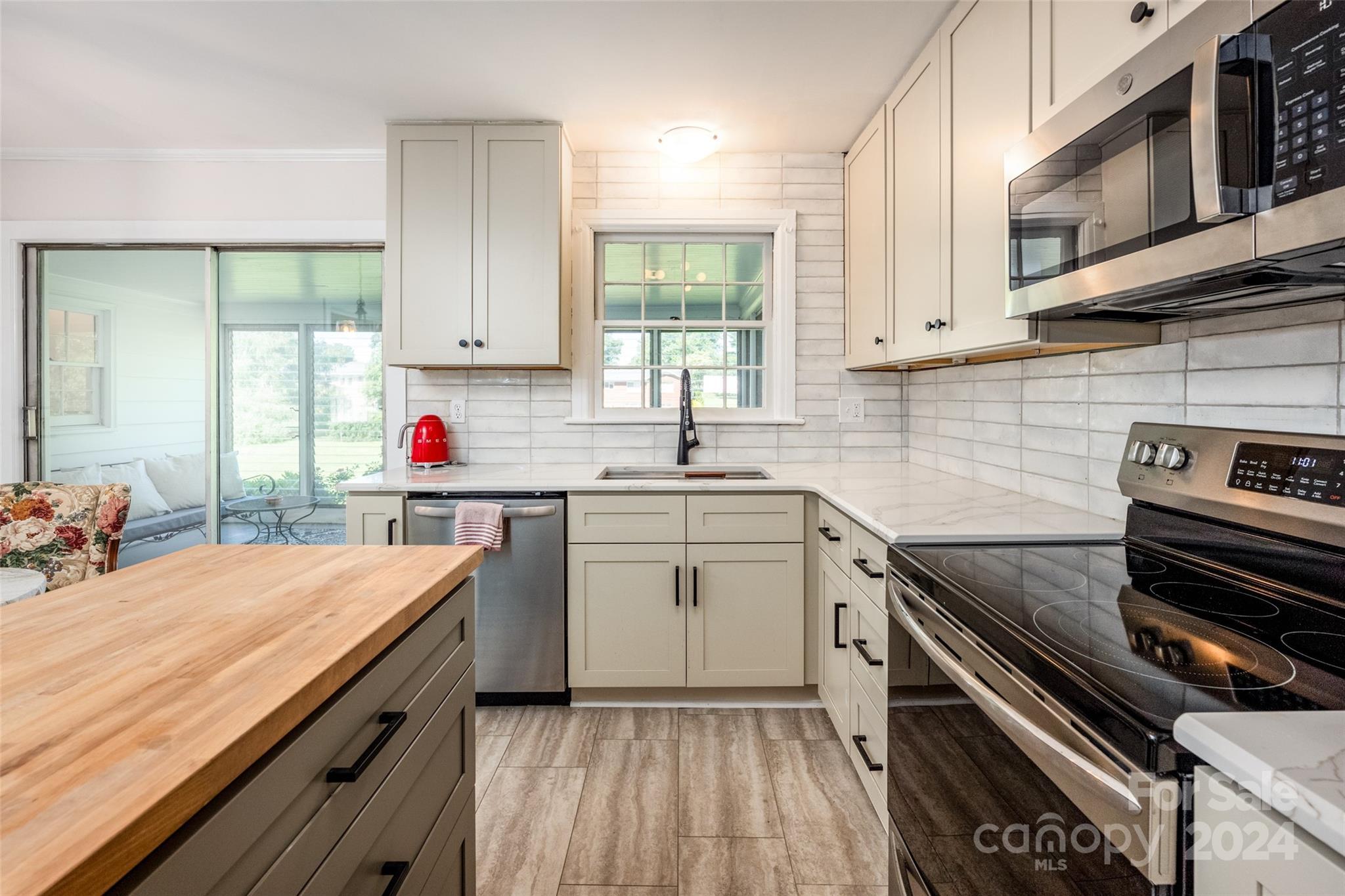 Photo one of 925 Henkel Rd Statesville NC 28677 | MLS 4148530