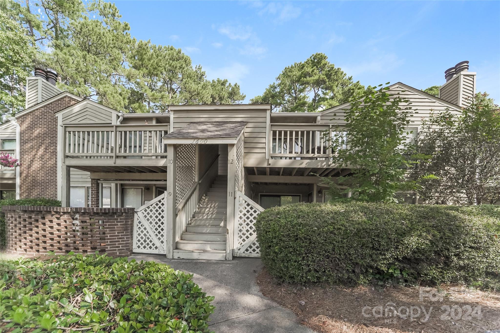 Photo one of 1600 Sharon W Rd # 11 Charlotte NC 28210 | MLS 4157788