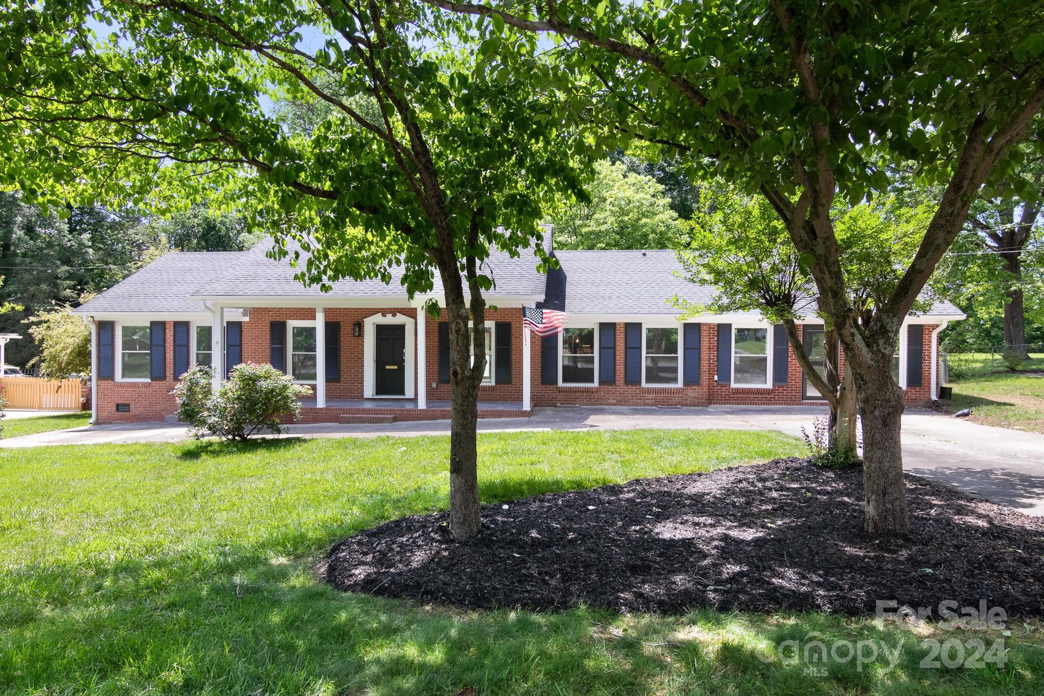 Photo one of 2009 Echo Ln Gastonia NC 28052 | MLS 4174665