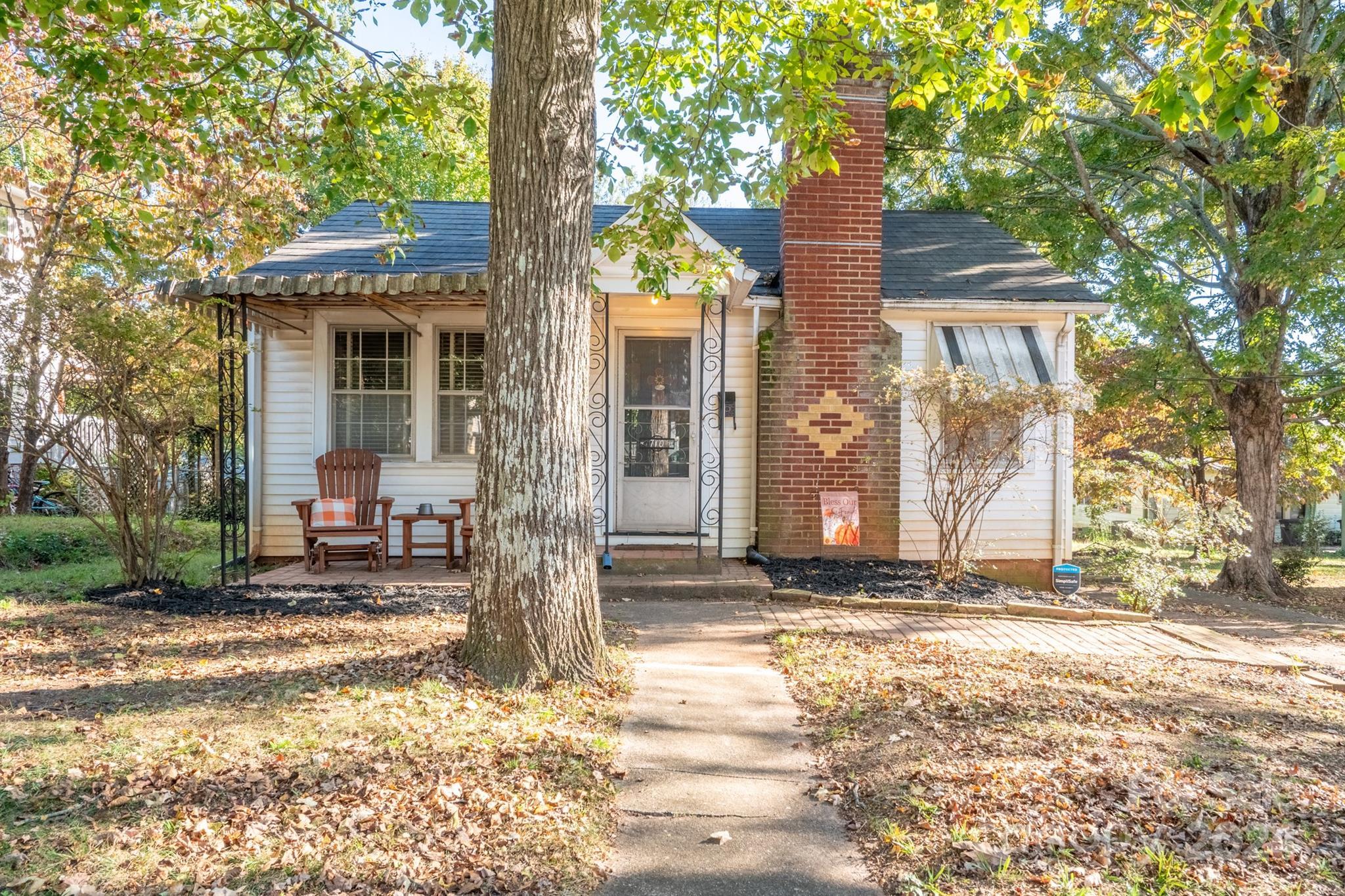 Photo one of 710 Wood St Statesville NC 28677 | MLS 4192658