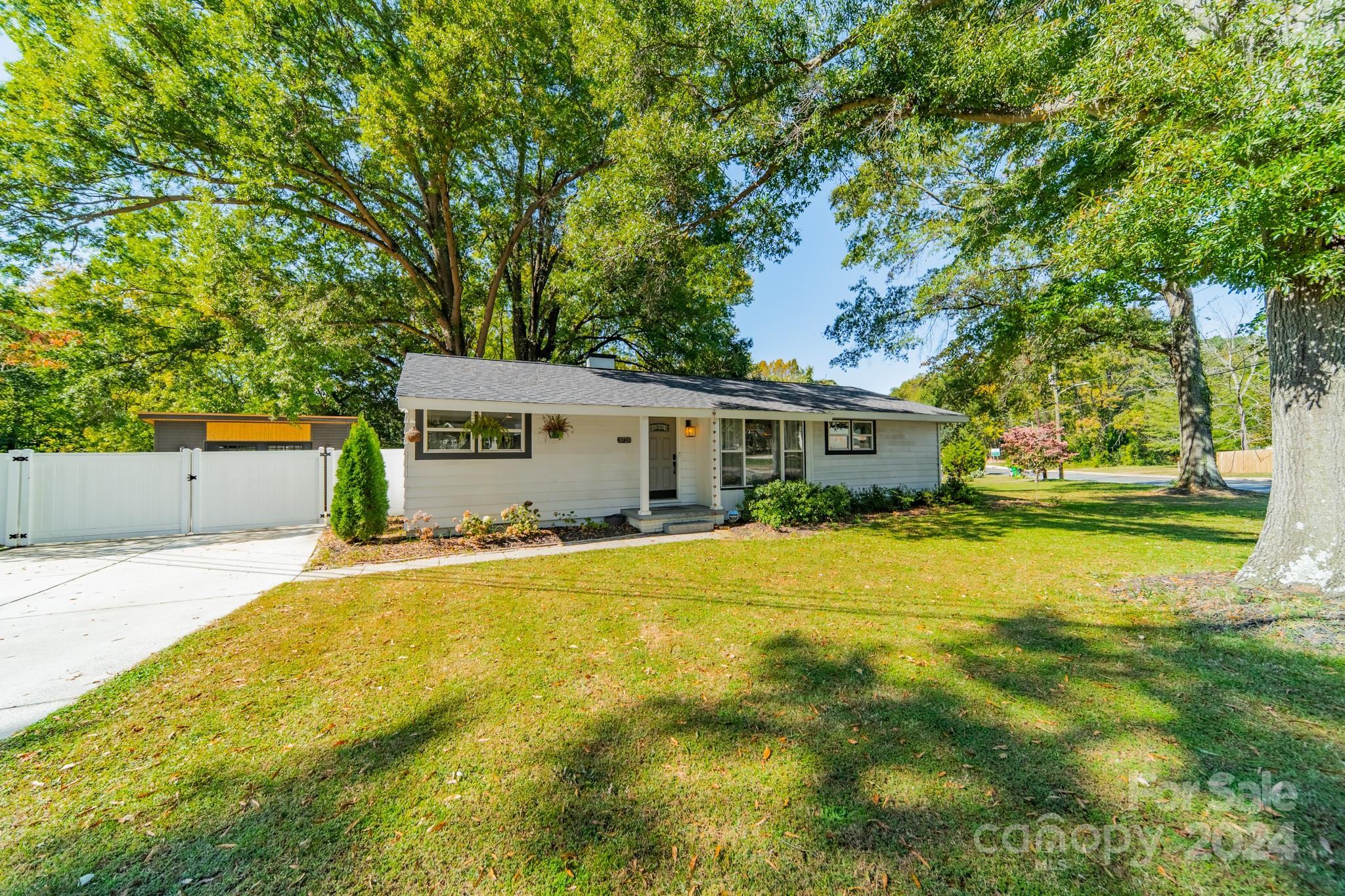 Photo one of 3728 Craig Ave Charlotte NC 28211 | MLS 4194677