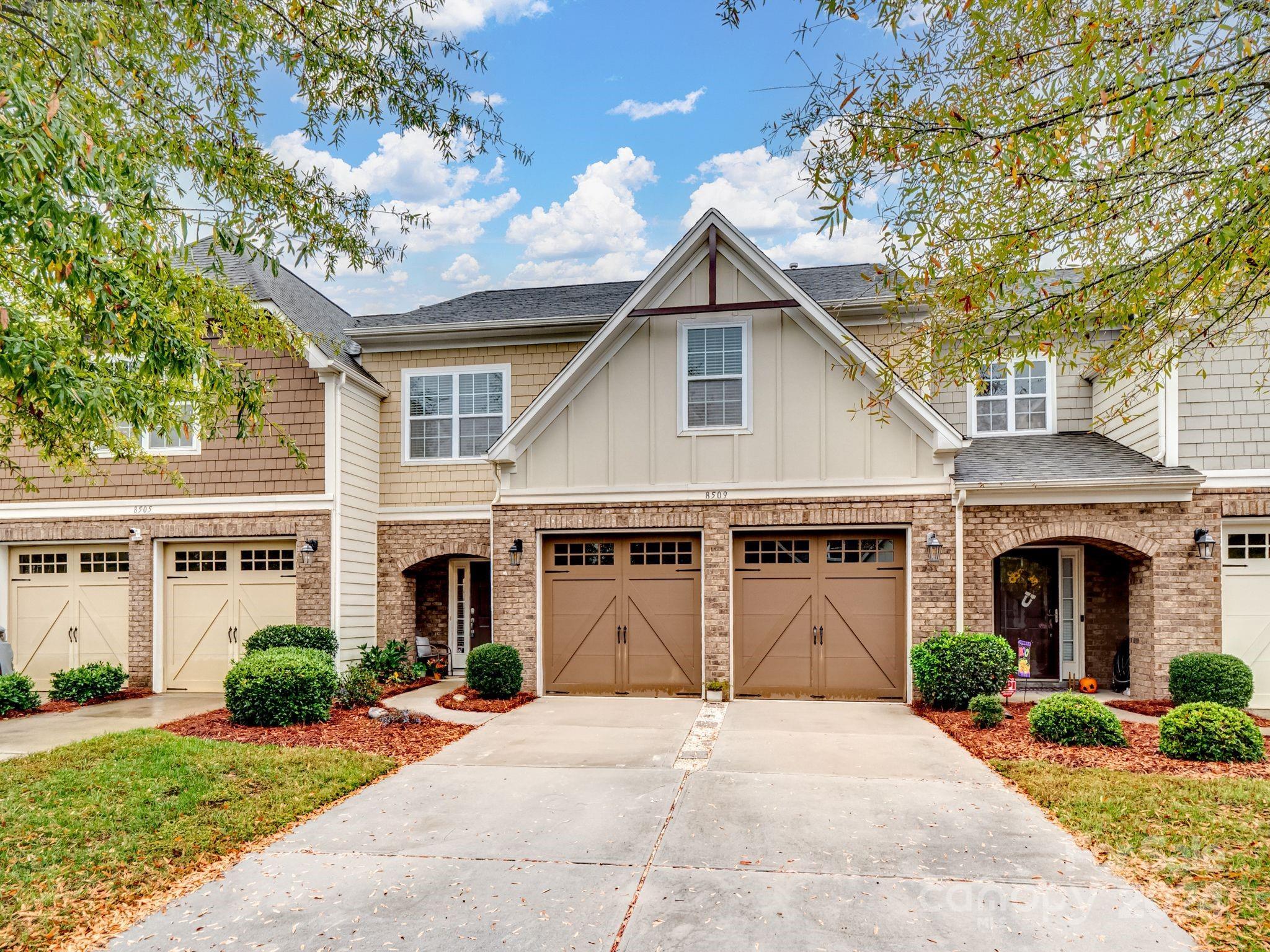 Photo one of 8509 Loxton Cir Charlotte NC 28214 | MLS 4198257