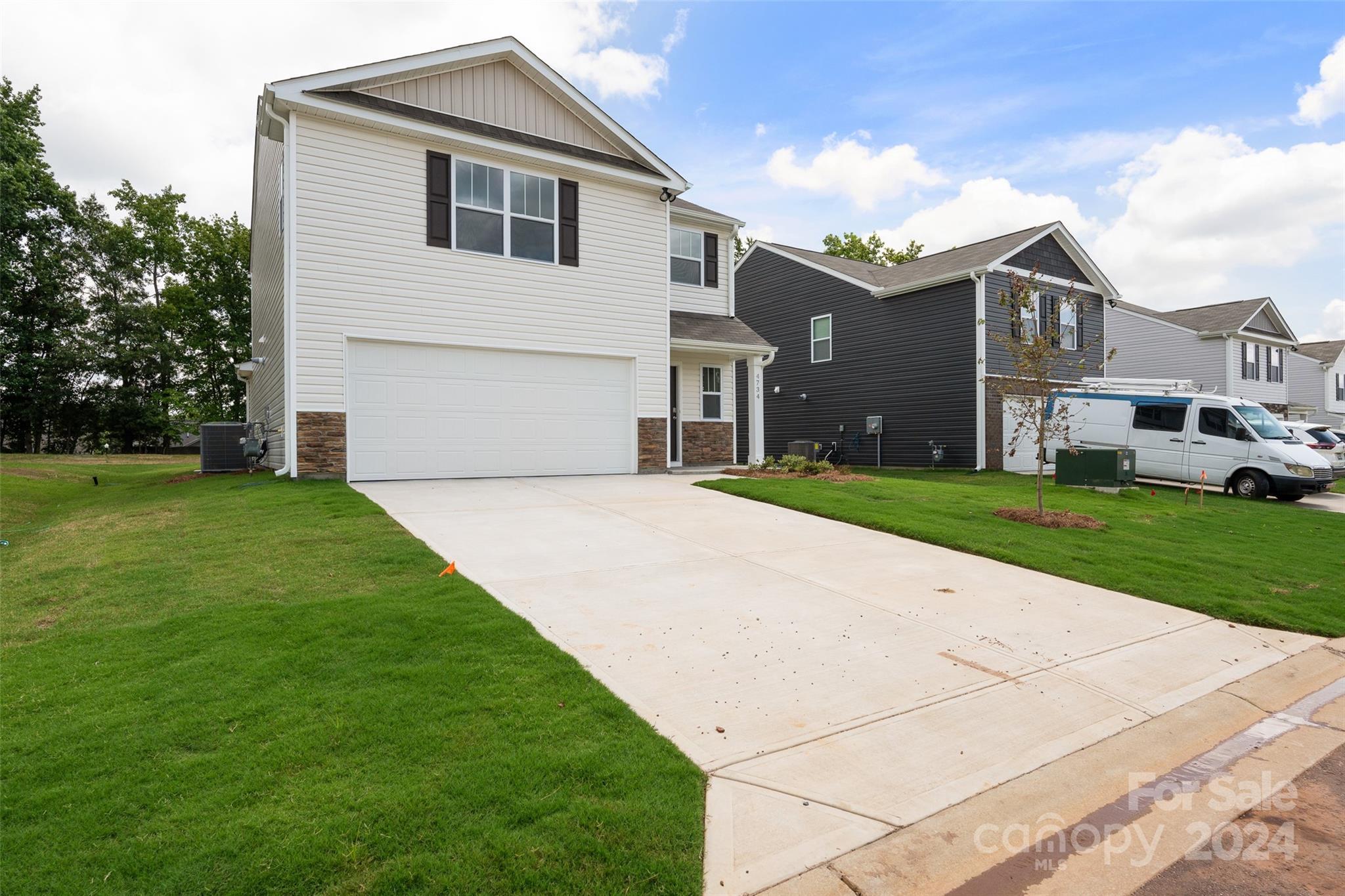 Photo one of 1009 20Th Avenue Se Loop Hickory NC 28602 | MLS 4206941