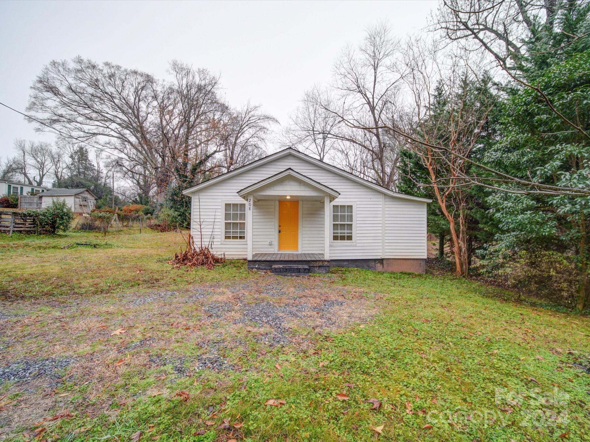 Photo one of 208 Oakland Dr Lowell NC 28098 | MLS 4207278