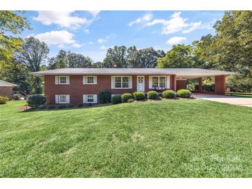 Photo one of 639 Ridgecrest Dr Mooresville NC 28115 | MLS 4071035