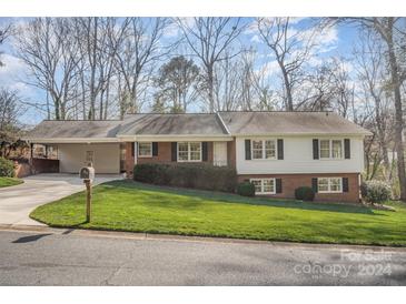 Photo one of 926 Shady Bluff Dr Charlotte NC 28211 | MLS 4102421