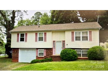 Photo one of 704 10Th St Newton NC 28658 | MLS 4118336