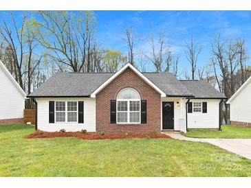 Photo one of 3749 Capps Hill Dr Charlotte NC 28216 | MLS 4123231