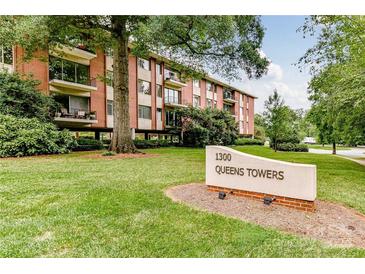 Photo one of 1300 Queens Rd # 211 Charlotte NC 28207 | MLS 4125105