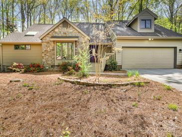 Photo one of 6 Tanglewood Rd Lake Wylie SC 29710 | MLS 4127490