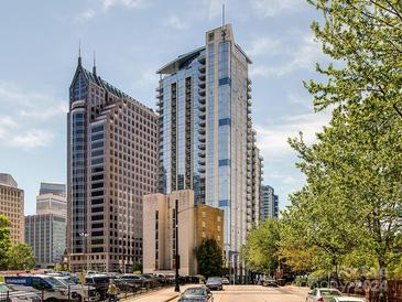 Photo one of 333 W Trade St # 2008 Charlotte NC 28202 | MLS 4127535