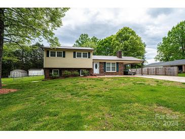 Photo one of 1661 Tanglewood Dr Hickory NC 28601 | MLS 4131984