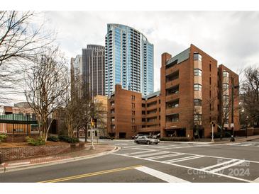 Photo one of 224 N Poplar St # 28 Charlotte NC 28202 | MLS 4135318