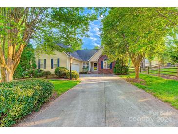 Photo one of 4319 Stonefield Dr Charlotte NC 28269 | MLS 4135594