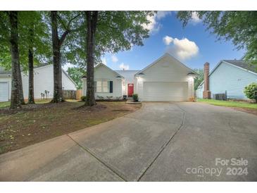 Photo one of 2935 Hosta Dr Charlotte NC 28269 | MLS 4136004