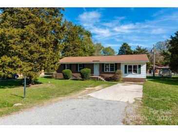 Brick ranch home with a spacious yard and driveway at 529 Roundtree Cir # 44, Chester, SC 29706