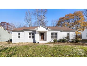 Charming ranch home with a freshly painted exterior and well-maintained lawn at 2301 Heather Glen Ln, Charlotte, NC 28208