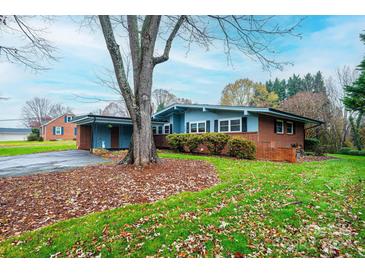 Charming brick ranch home with carport and landscaping at 130 21St Nw Ave, Hickory, NC 28601