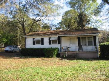 Ranch home with front porch, and mature trees at 543 Queens Rd, Gastonia, NC 28054