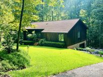 Ranch home with wood siding, brown roof, and a spacious lawn at 460 27Th Avenue Nw Cir, Hickory, NC 28601