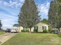 Ranch style home with a well-maintained yard at 330 Crocker Rd, Kings Mountain, NC 28086