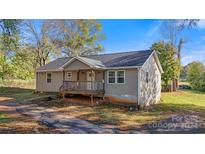 House exterior with a front porch and driveway at 1275 32Nd Se St, Conover, NC 28613