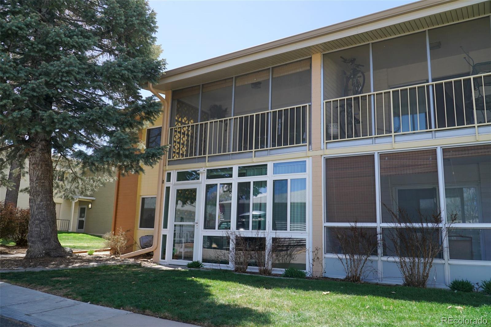 Photo one of 715 S Clinton St # 2B Denver CO 80247 | MLS 3288568